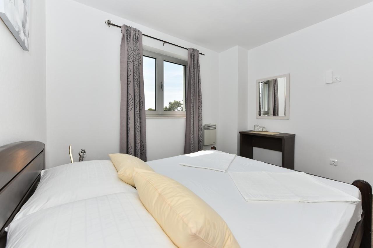 Apartmani Iva Vir Exterior foto