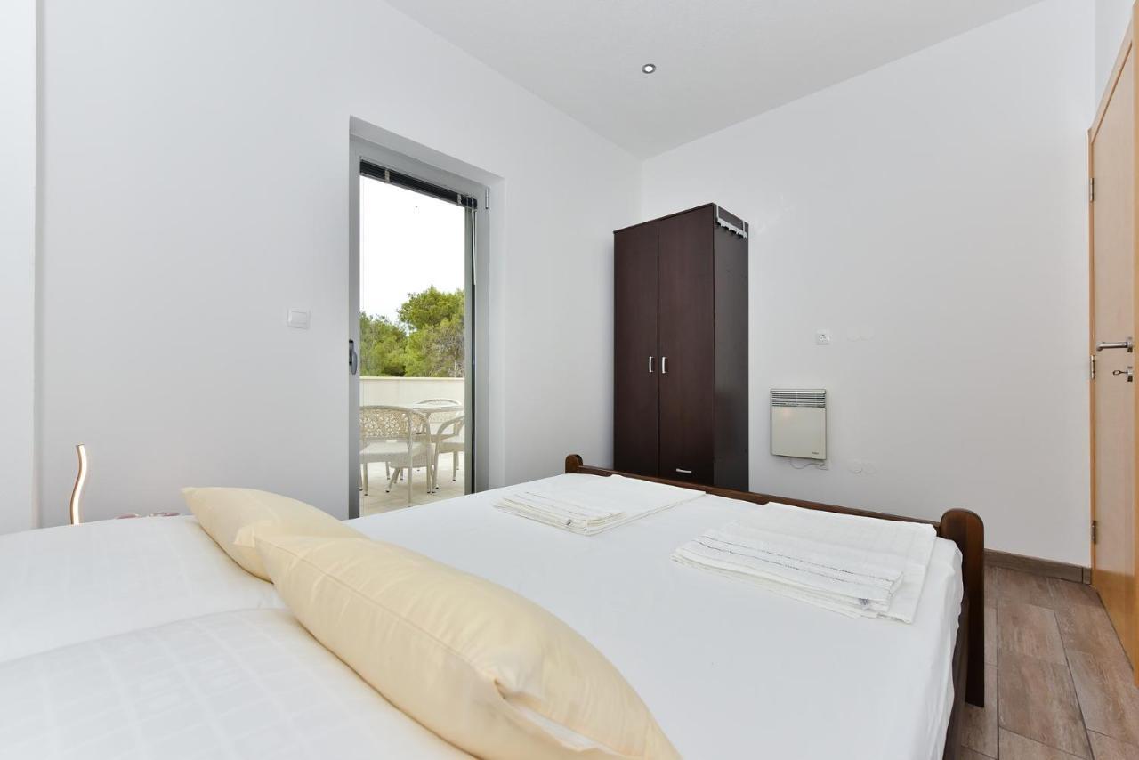 Apartmani Iva Vir Exterior foto